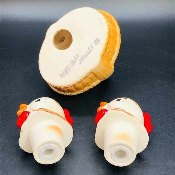 Vintage 70s Kitsch Chicken in Basket Salt Pepper Shaker Set Anthropomorphic - Picture 7 of 14